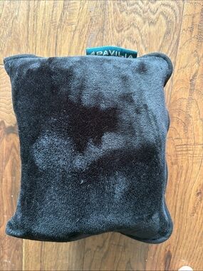 Pavilia luxury travel blanket 🧳